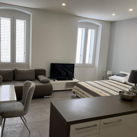 Zara City Apartments Bagian luar foto