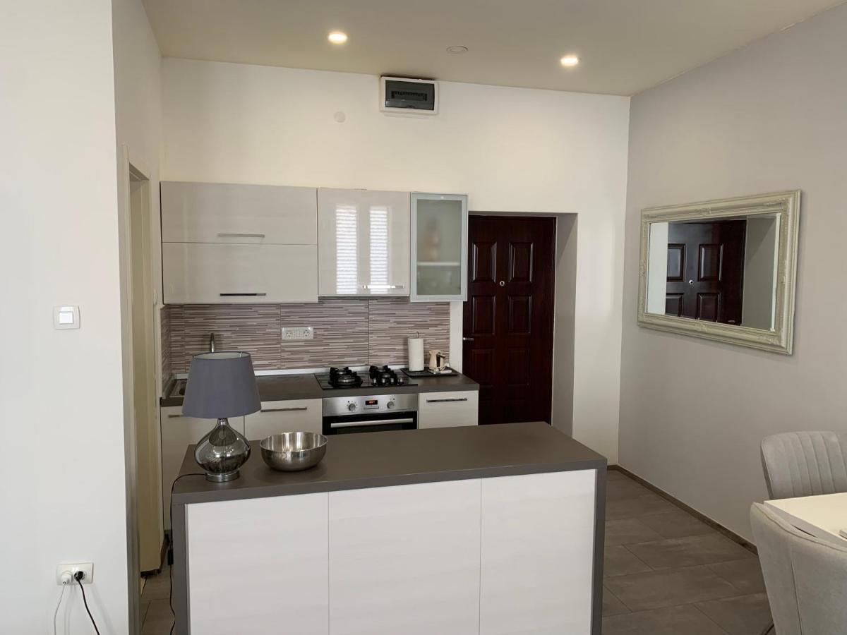 Zara City Apartments Bagian luar foto